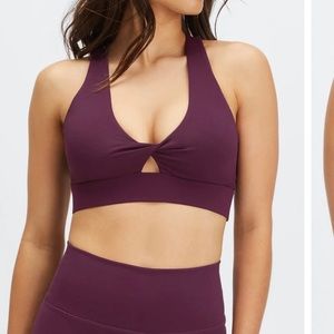 Fabletics Oasis Twist Sports Bra